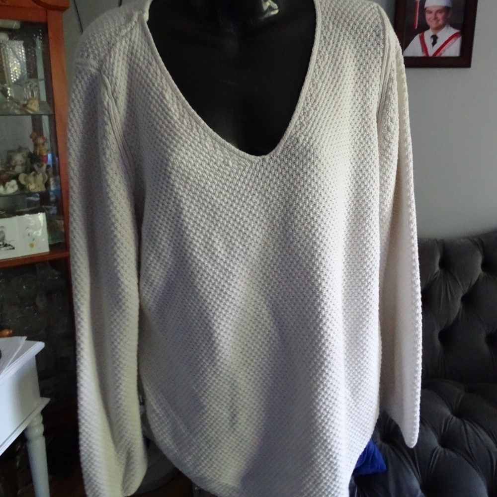 BANANA REPUBLIC SWEATER WITH ZIPPERS UP THE SIDES